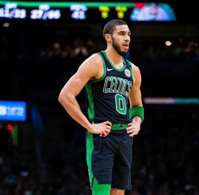 九游体育-塔图姆连续十场比赛得分超过表现优异，湖人不断突破！比赛高潮迭起的简单介绍-九游体育